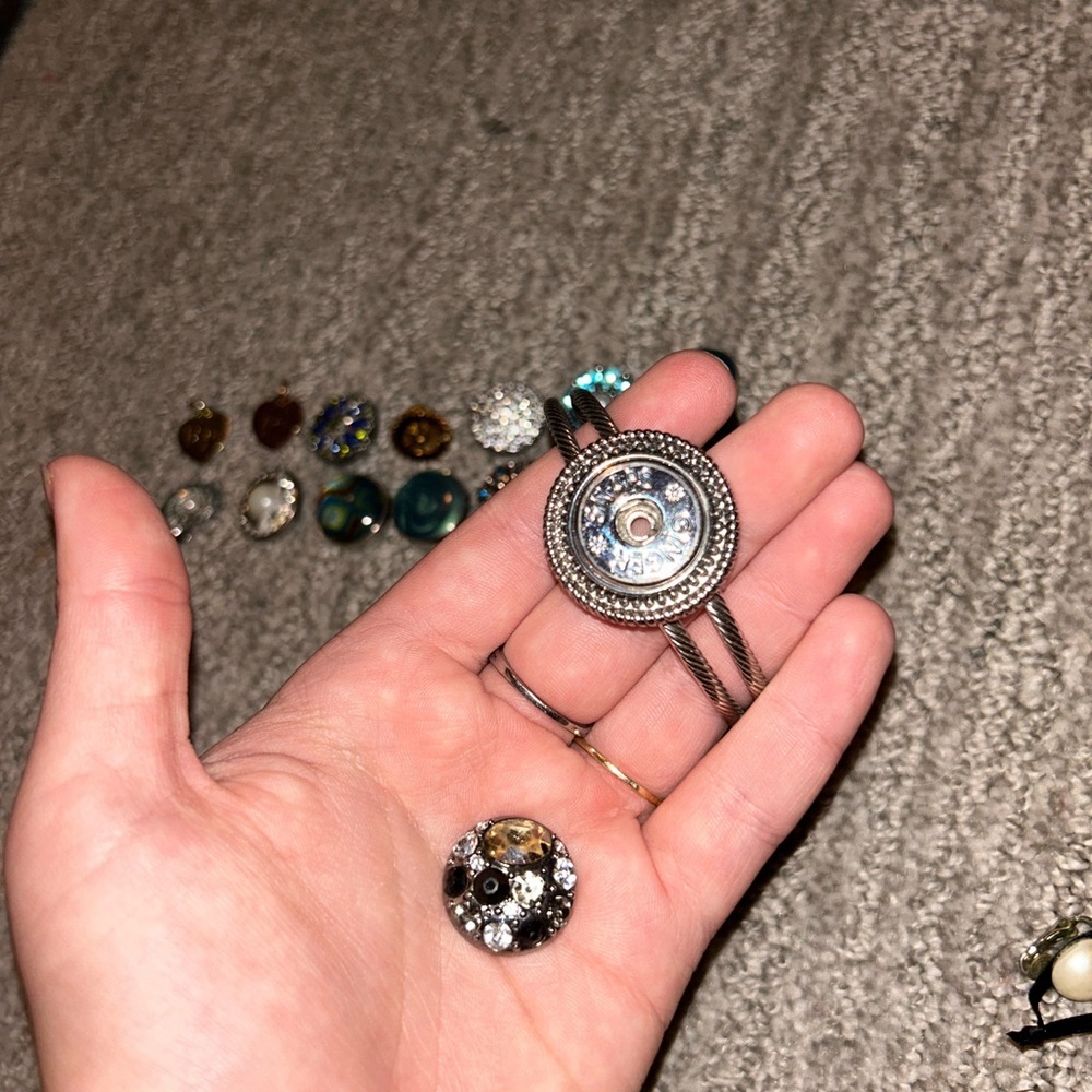Assorted Jewelry Collection - Picture 16 of 16